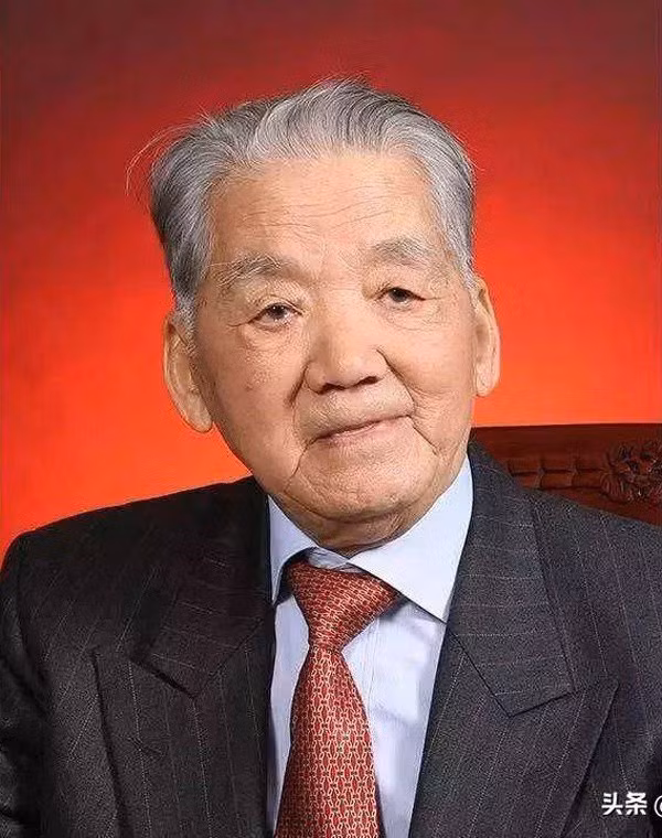 Giao su 90 tuoi tim mach van khoe nhu 40 tuoi nho an rau