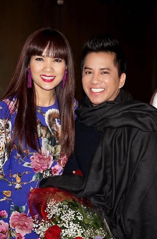 Ca si Quang Toan qua doi 28 Tet tai san bay My-Hinh-7