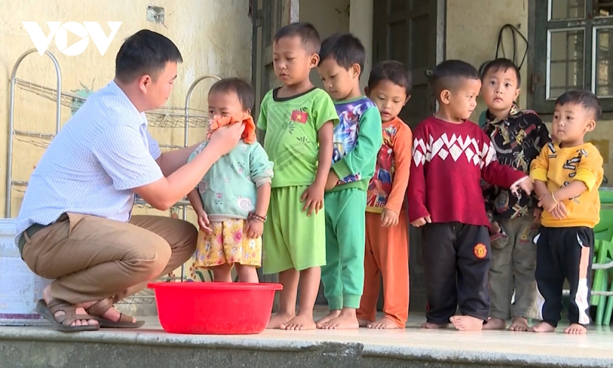 Cau chuyen cam dong ve thay giao mam non noi reo cao Pa Ve Su-Hinh-5