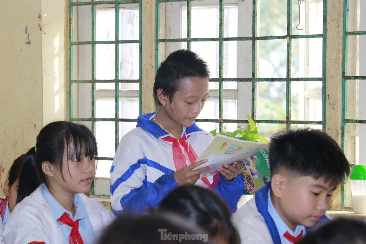 Sau 50 chiến đấu với tử thần để giành lại sự sống, em Mông Hoàng Thảo Ngọc (học lớp 6) đã xuất viện và trở lại trường để tiếp tục theo đuổi ước mơ sau này được mặc chiếc áo blouse trắng và trở thành bác sỹ.