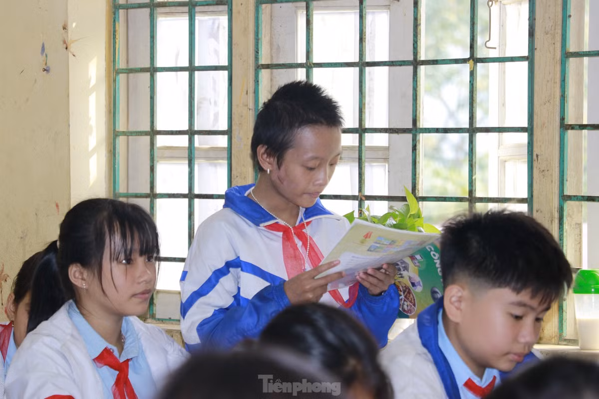 Sau 50 chiến đấu với tử thần để giành lại sự sống, em Mông Hoàng Thảo Ngọc (học lớp 6) đã xuất viện và trở lại trường để tiếp tục theo đuổi ước mơ sau này được mặc chiếc áo blouse trắng và trở thành bác sỹ.