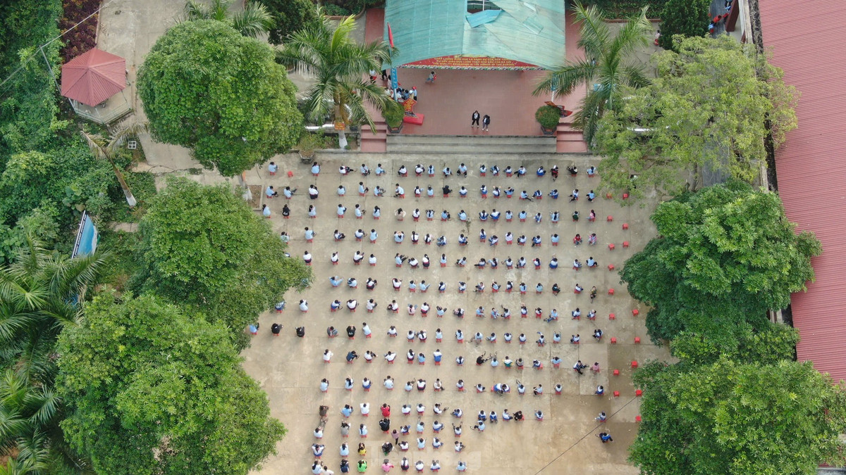 Đến ngày 19/11, toàn trường có 320 học sinh đang theo học. Trong đó, cấp Tiểu học là 180 học sinh, cấp Trung học cơ sở là 140 .