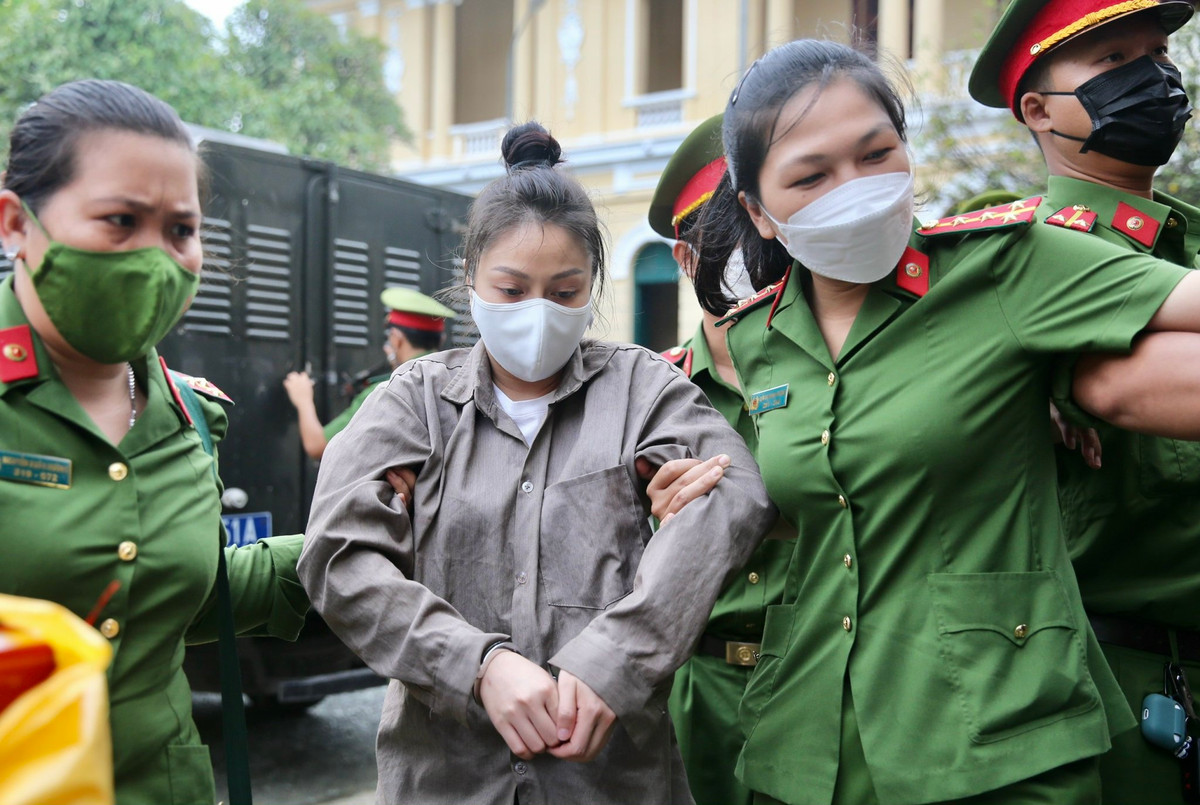 Cha va nguoi tinh bao hanh be gai 8 tuoi o TP HCM hau toa-Hinh-2