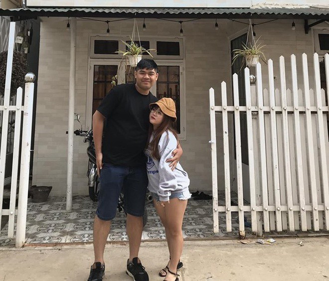 Chuyện tình 'đũa lệch' của chàng 1,84 m và nàng 1,48 m ở Đồng Nai - Hình 2 Chuyen tinh 'dua lech' cua chang 1,84 m va nang 1,48 m o Dong Nai-Hinh-2