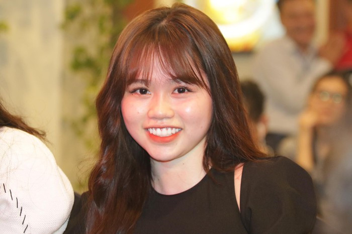 Nhan sac chua qua chinh sua cua ban gai Quang Hai gay chu y-Hinh-3