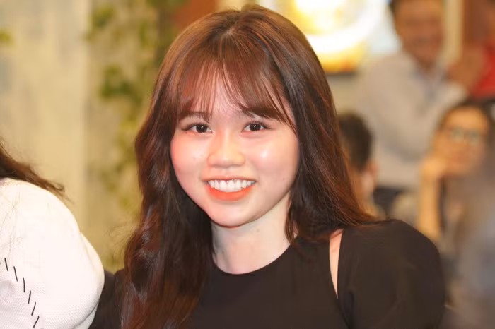 Nhan sac chua qua chinh sua cua ban gai Quang Hai gay chu y-Hinh-3