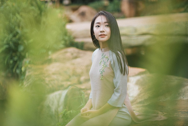 Cô gái sinh năm 1996 theo đuổi nghề diễn từ năm 2015. Cô từng tham gia hai phim ngắn như Tết gần Tết xa, Cô gái của những ngày đã qua.