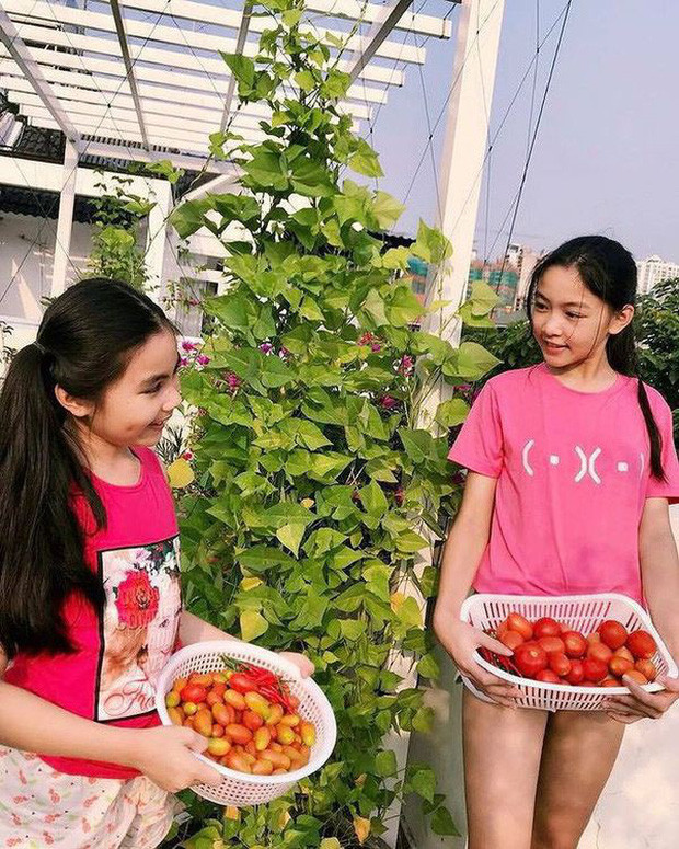 MC Quyền Linh giữ khoảng cách với hai con gái tuổi dậy thì - Hình 3 MC Quyen Linh giu khoang cach voi hai con gai tuoi day thi-Hinh-3