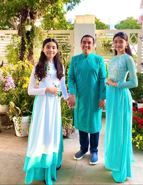 MC Quyền Linh giữ khoảng cách với hai con gái tuổi dậy thì MC Quyen Linh giu khoang cach voi hai con gai tuoi day thi