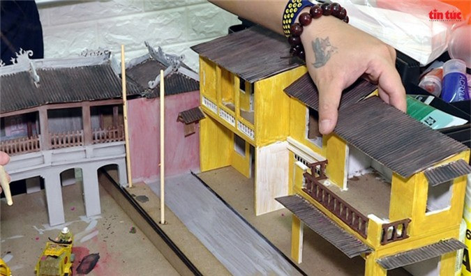 Những hình ảnh về Sài Gòn ngày xưa (Thành phố Hồ Chí Minh ngày nay) luôn hiện diện một cách hết sức đặc biệt trong kí ức của anh. Với tình cảm và sự mày mò, anh đã tái hiện lại những góc nhỏ đời sống, sinh hoạt của người Sài Gòn gắn với tuổi thơ của anh. Những gánh hàng rong, rạp hát, tiệm cắt tóc... được anh dựng lại một cách hết sức chỉnh chu, tỉ mỉ thông qua những mô hình thủ công thu nhỏ với kích thước chỉ độ lòng bàn tay.