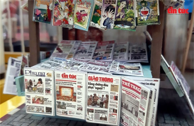 Mô hình sạp báo được thu nhỏ với độ tỉ mỉ và chi tiết cao.