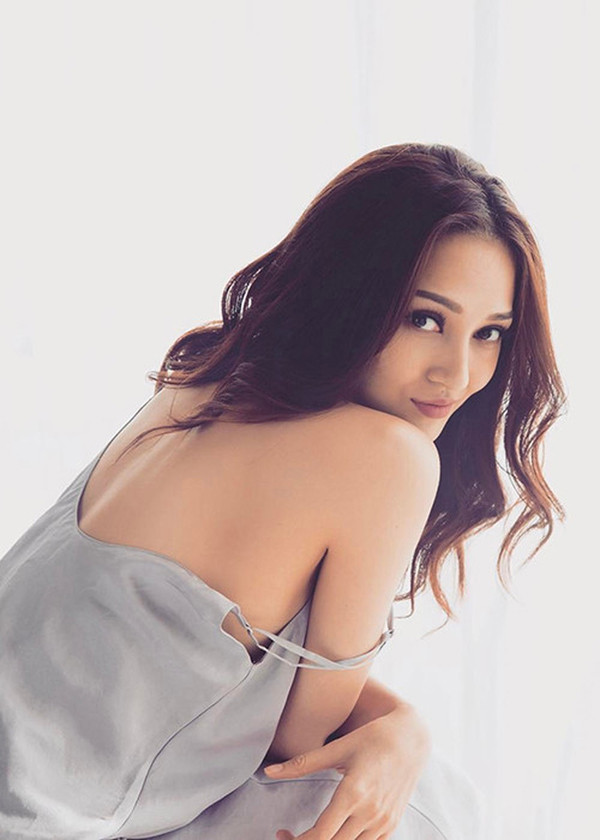 Bảo Anh tập yoga tại nhà và body siêu quyến rũ - Hình 5 Bao Anh tap yoga tai nha va body sieu quyen ru-Hinh-5