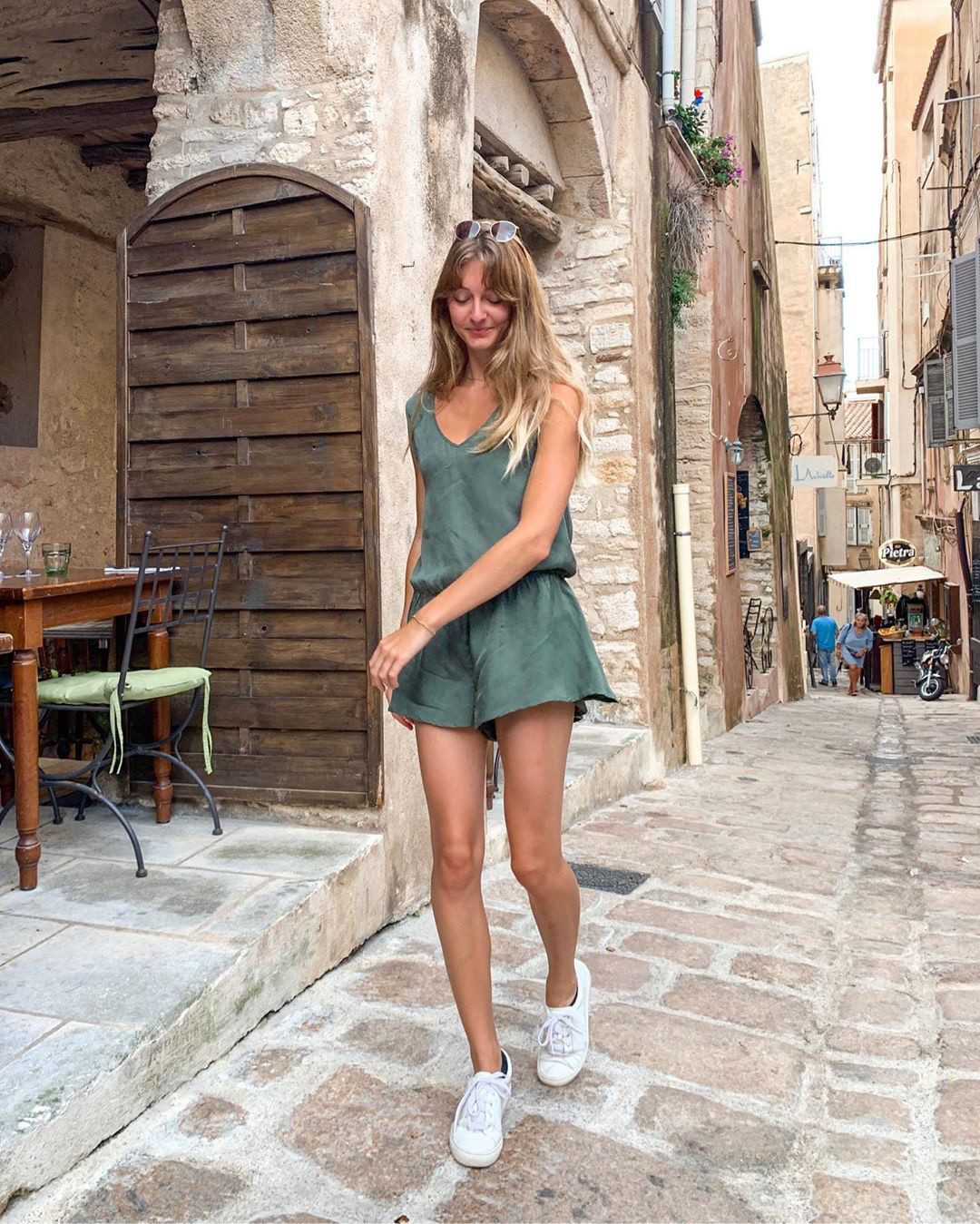 Những mẫu giày dép mùa Hè rất được lòng phụ nữ Pháp - Hình 2 Nhung mau giay dep mua He rat duoc long phu nu Phap-Hinh-2