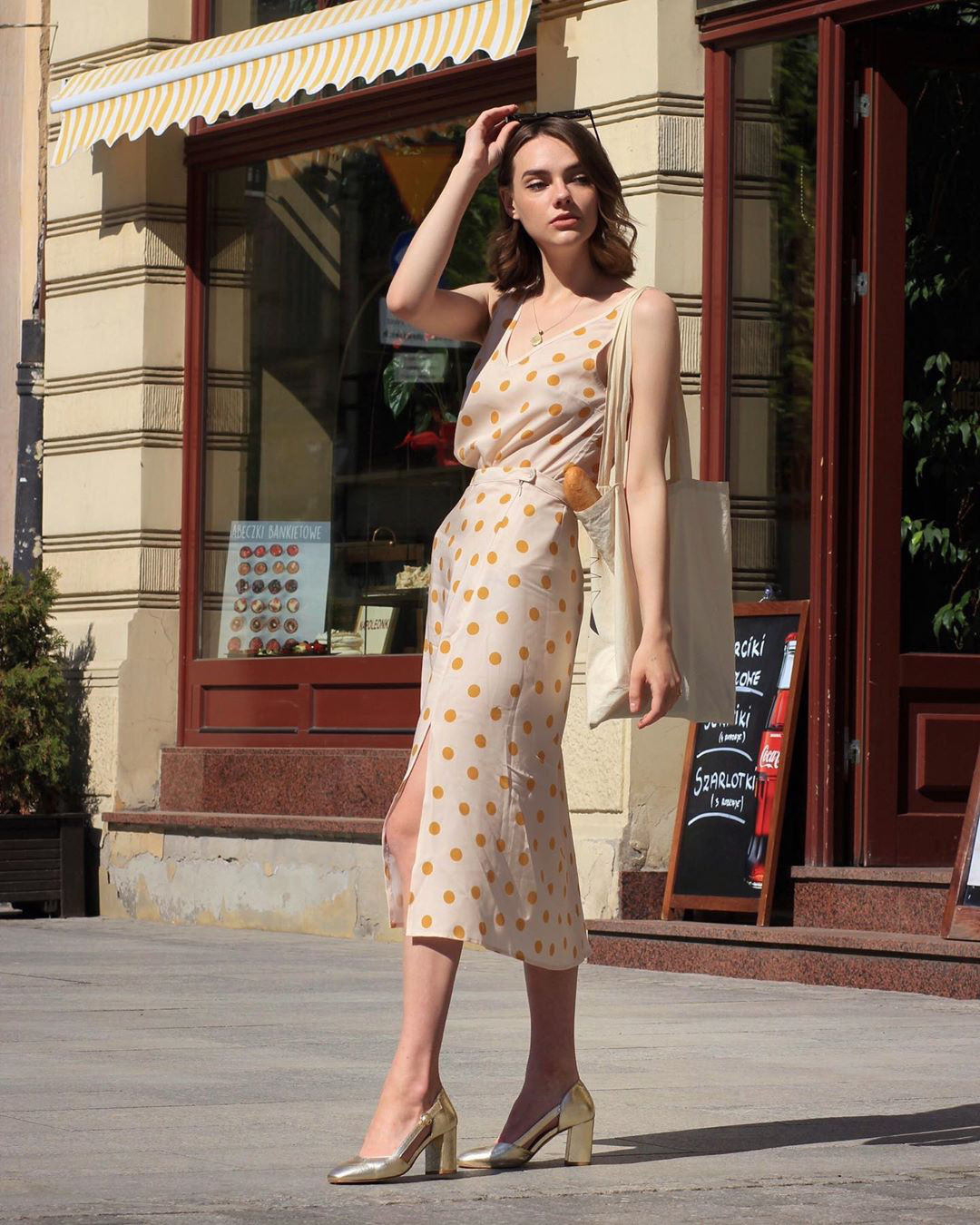 Những mẫu giày dép mùa Hè rất được lòng phụ nữ Pháp - Hình 6 Nhung mau giay dep mua He rat duoc long phu nu Phap-Hinh-6