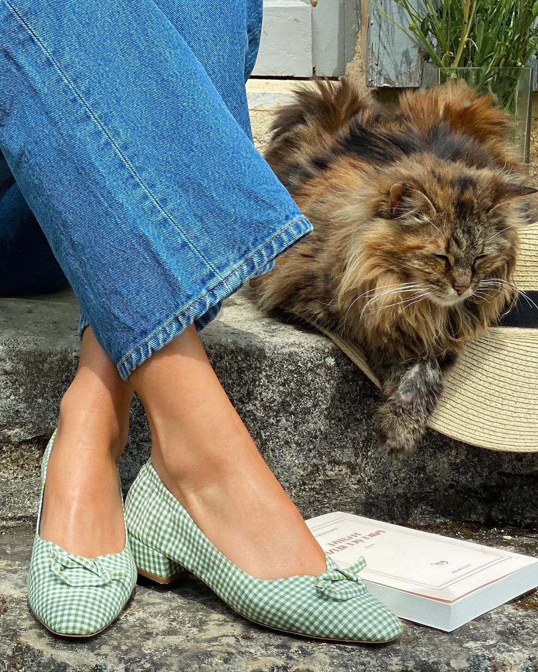 Những mẫu giày dép mùa Hè rất được lòng phụ nữ Pháp - Hình 7 Nhung mau giay dep mua He rat duoc long phu nu Phap-Hinh-7