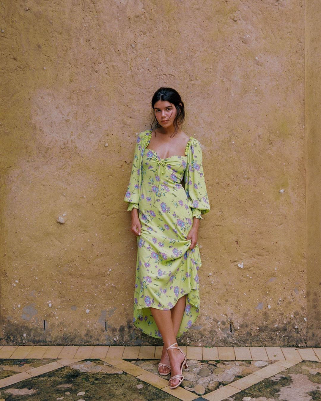 Những mẫu giày dép mùa Hè rất được lòng phụ nữ Pháp - Hình 16 Nhung mau giay dep mua He rat duoc long phu nu Phap-Hinh-16