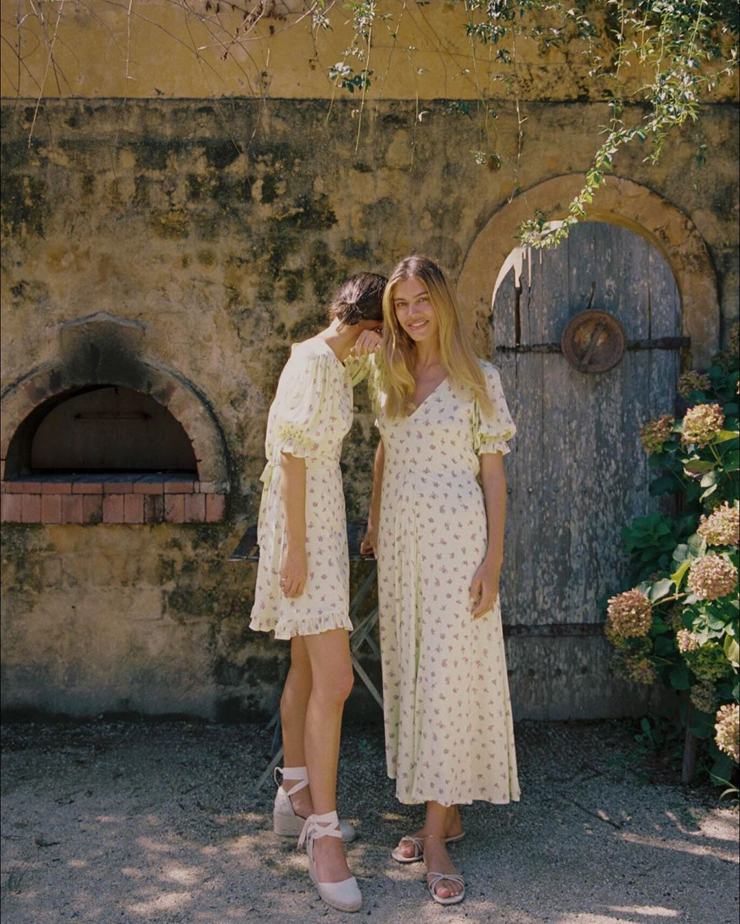 Những mẫu giày dép mùa Hè rất được lòng phụ nữ Pháp - Hình 11 Nhung mau giay dep mua He rat duoc long phu nu Phap-Hinh-11