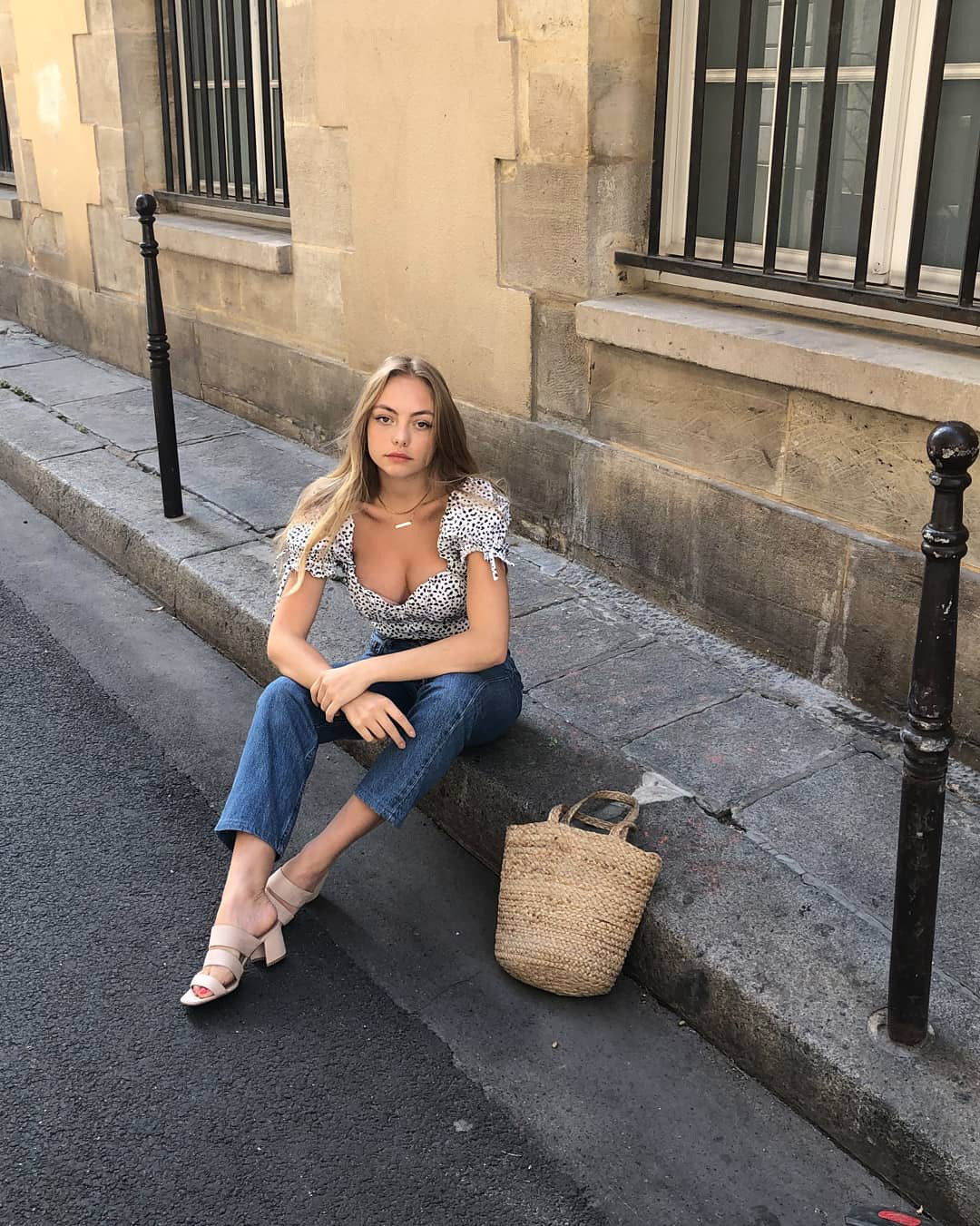 Những mẫu giày dép mùa Hè rất được lòng phụ nữ Pháp - Hình 8 Nhung mau giay dep mua He rat duoc long phu nu Phap-Hinh-8