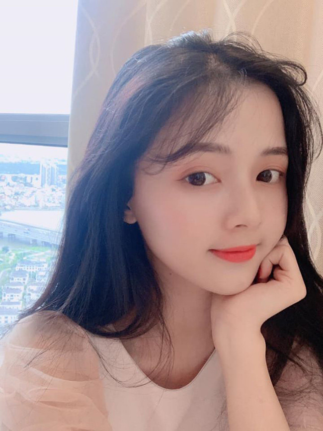 Từ sau đó, cô nhận được rất nhiều lời mời làm mẫu chụp ảnh, quay phim, quảng cáo...