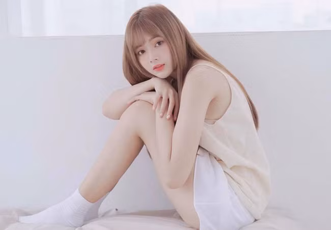 Cách đây 6 năm, cô bỗng chốc nổi như cồn khi bức ảnh thẻ xinh đẹp của mình được lan truyền trên mạng xã hội.