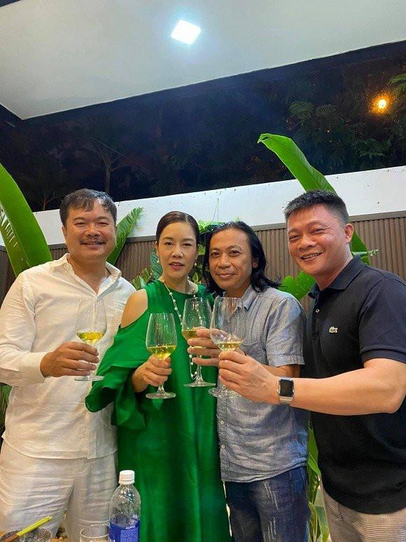 Ca si Thu Phuong voi khuon mat hoc hac, kem sac o tuoi 48-Hinh-2