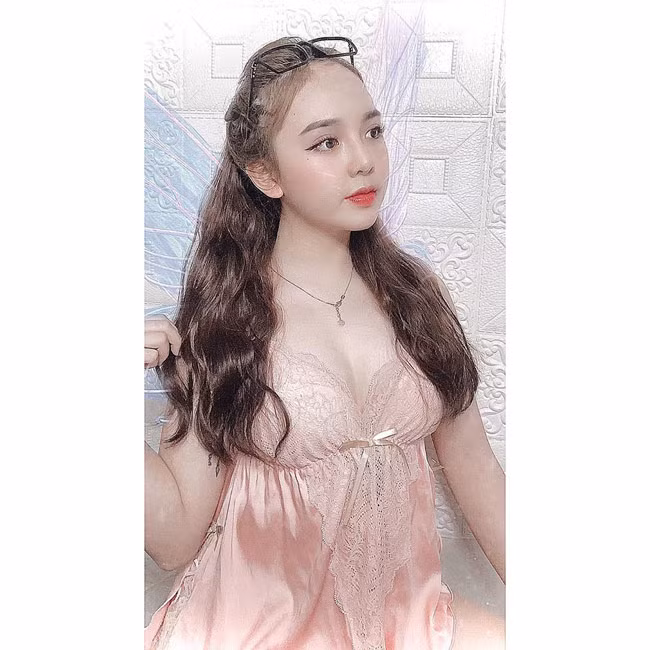 Nhan sắc ở tuổi 19 của cô khiến nhiều người ngỡ ngàng.