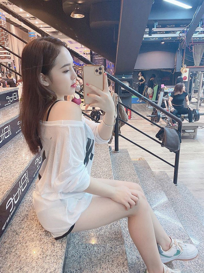 Cô nàng chủ động hướng mình theo phong cách này.