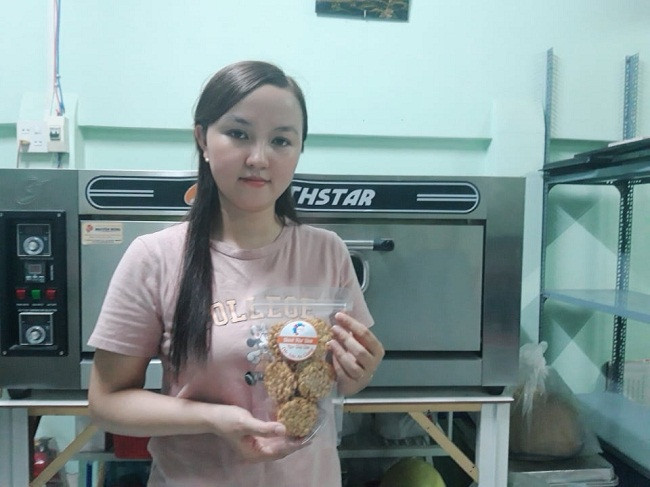 Co gai 9x lam loai banh tu thu hat nho xiu mang ve tien trieu-Hinh-4