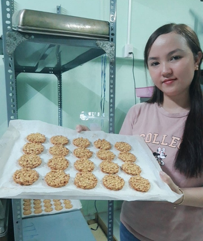 Co gai 9x lam loai banh tu thu hat nho xiu mang ve tien trieu