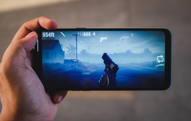 Máy có màn hình 6,5 inch, HD+, phần khuyết đỉnh hình chữ U chứa camera selfie 5 MP. Realme C3 trang bị chip MediaTek Helio G70, RAM 3 GB và bộ nhớ trong 32 GB. Đây là một trong những model hiếm hoi tầm giá 3 triệu chạy trên nền Android 10.