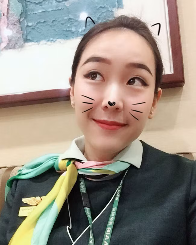 Nu tiep vien hang khong vua duoc hot boy bong ro cau hon-Hinh-5