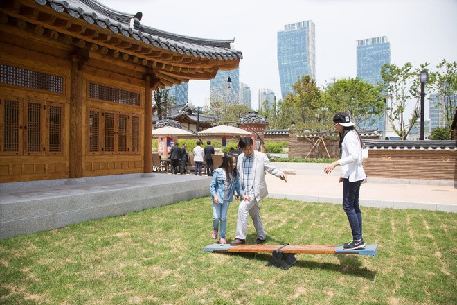 IBD là một phần của dự án xây dựng Khu Kinh tế Tự do Incheon tại thành phố Songdo City theo chủ trương của chính phủ Hàn Quốc. Khi chính phủ nước này bắt đầu quy hoạch thành phố Songdo vào năm 2000, khoảng 500 tấn cát đã được đổ xuống đầm lầy để làm móng. Ảnh: Gale International.