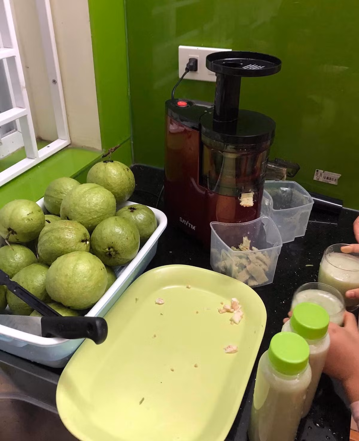 Nuoc ep gia re duoc ban tran lan, vua uong vua lo-Hinh-3