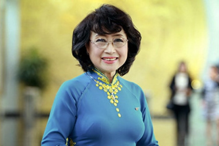 Nguoi doc cau ‘thue bao quy khach vua goi hien khong lien lac duoc’ la ai?