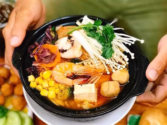 Tiet lo soc ve lau Thai, buffet gia re tu cuu nhan vien nha hang-Hinh-2