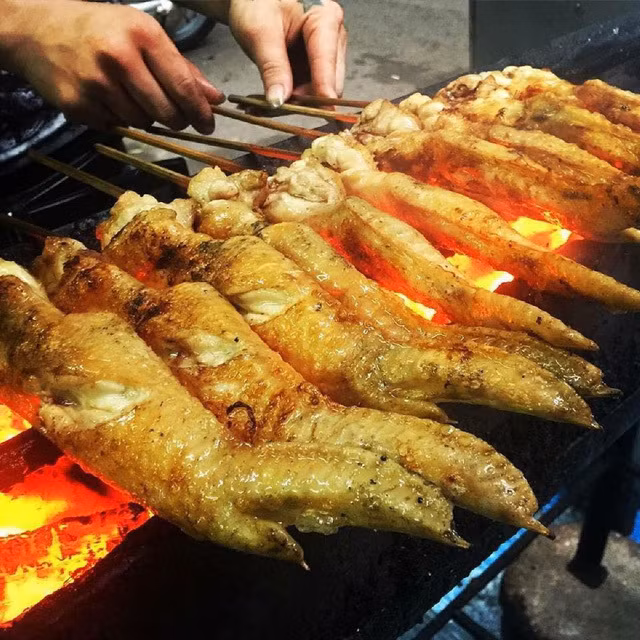 Tiet lo soc ve lau Thai, buffet gia re tu cuu nhan vien nha hang-Hinh-4