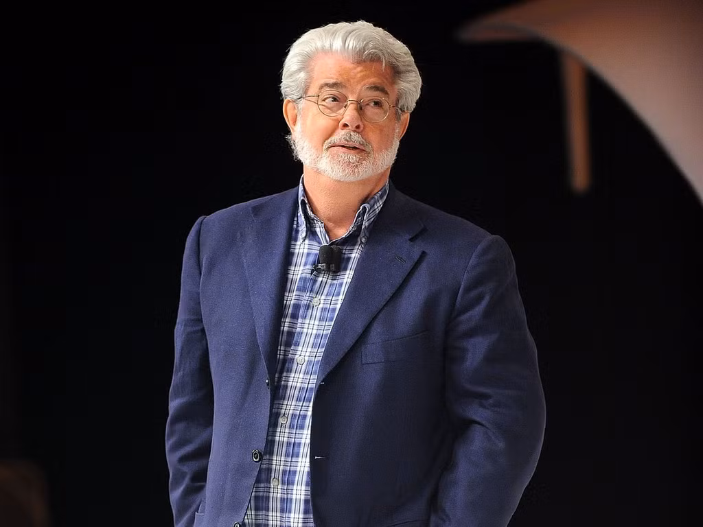 George Lucas là nhà sản xuất phim và chương trình truyền hình Mỹ nổi tiếng với các bom tấn như "Star Wars" hay "Indiana Jones". Sau khi bán bản quyền thương mại của "Star Wars" và hãng phim Lucasfilm (cả 2 đều thuộc 100% sở hữu của Lucas) cho Walt Disney với giá 4,05 tỷ USD vào năm 2012, tài sản George Lucas tăng vọt lên 6,4 tỷ USD. Ông có một con gái nuôi từ cuộc hôn nhân đầu tiên, hai con nuôi khác và một con gái với người vợ thứ hai, Mellody Hobson. Tuy nhiên, phát ngôn viên của Lucas nói rằng phần lớn số tiền của ông sẽ được dành cho các dự án giáo dục từ thiện. Ảnh: Getty Images.