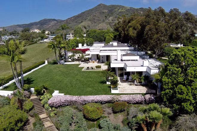 Biet thu 24 trieu USD cua ong bau Simon Cowell