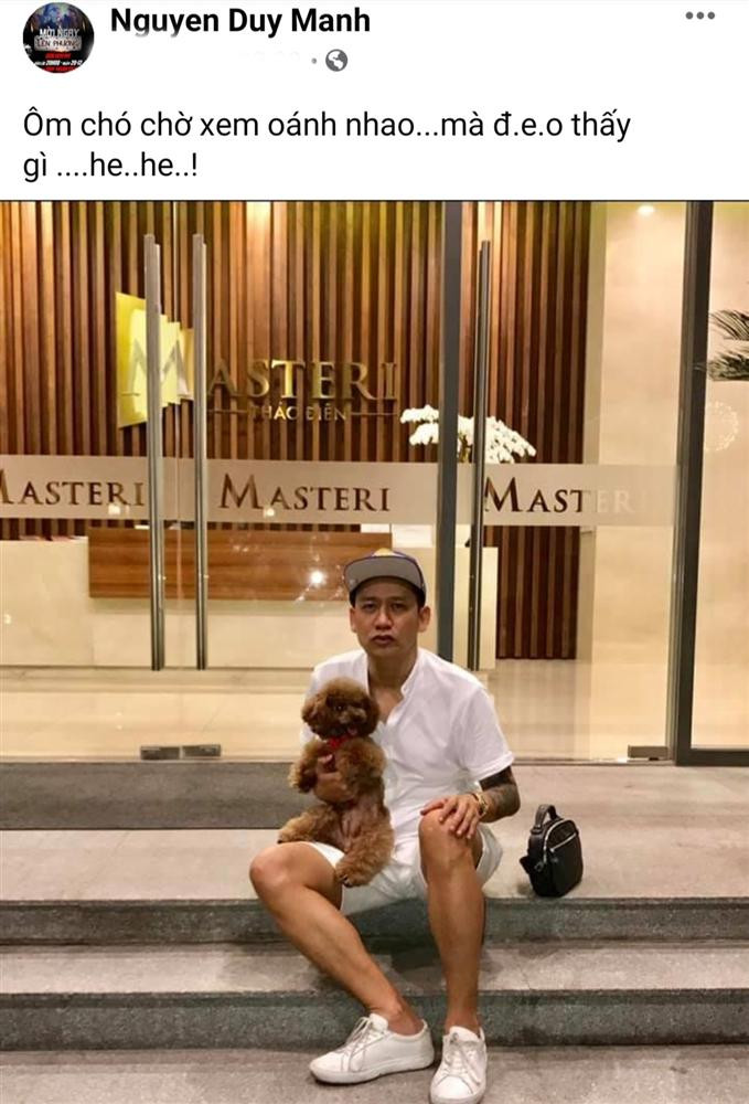 Duy Manh om cho den tan chung cu Vu Khac Tiep 