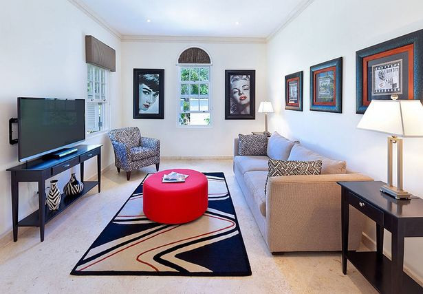 Phòng gia đình nhỏ nhắn đem lại cảm giác ấm cúng, gần gũi. Hầu hết nội thất của ngôi nhà được vợ Rooney chọn lựa. Ảnh: Mirror.