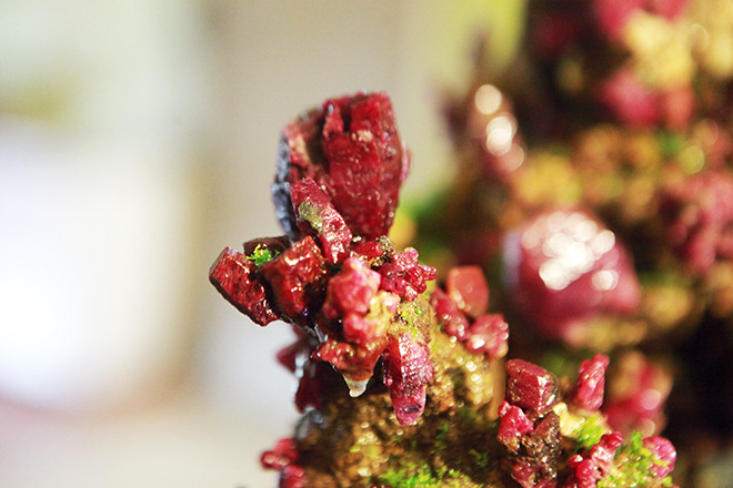 Chiec ban gan hang nghin vien da quy, doc dao nhat Viet Nam-Hinh-5