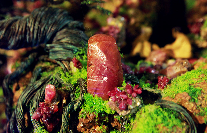 Chiec ban gan hang nghin vien da quy, doc dao nhat Viet Nam-Hinh-7