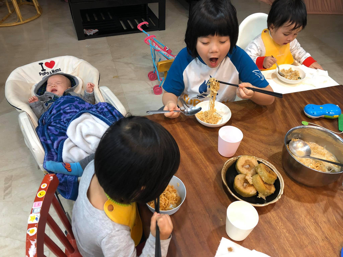 MC Minh Trang đông con nhất nhì showbiz mà vẫn bị giục đẻ thêm - Hình 7 MC Minh Trang dong con nhat nhi showbiz ma van bi giuc de them-Hinh-7