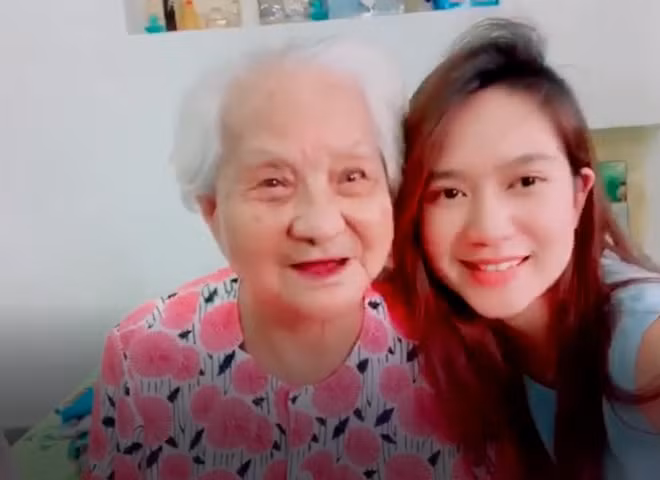 MC Minh Trang dong con nhat nhi showbiz ma van bi giuc de them