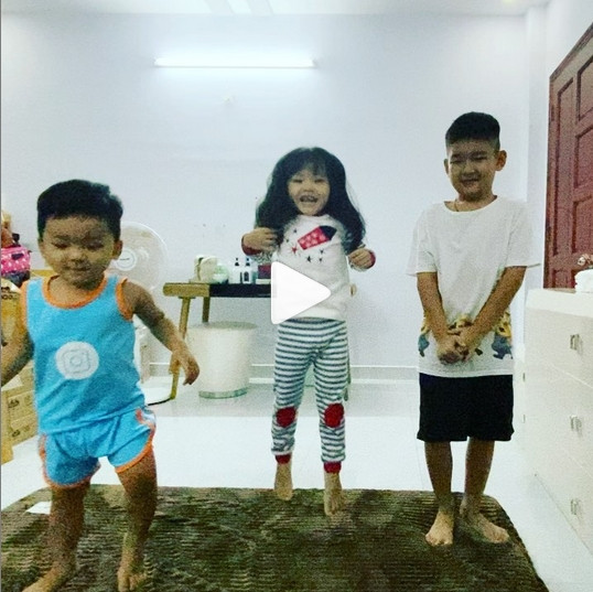 Hai Bang da lam gi de xoa tieng 'me ghe con chong'?-Hinh-4