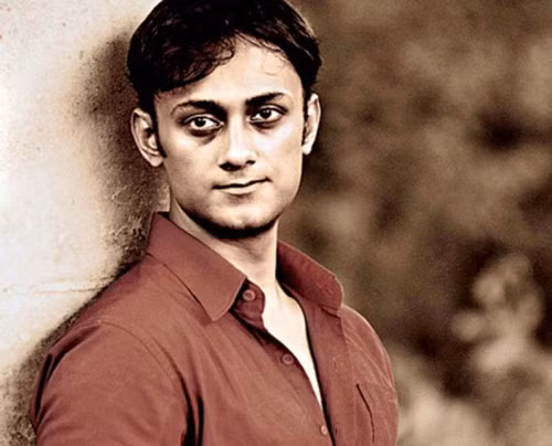 Cái chết đầy bí ẩn với vết đen trên cổ của "thợ săn ma" Ấn Độ ảnh 1