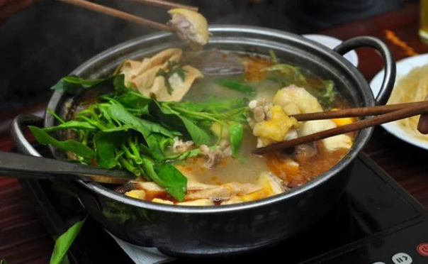 Chớ dại thả loại rau này vào nồi lẩu kẻo gây hại sức khỏe Cho dai tha loai rau nay vao noi lau keo gay hai suc khoe
