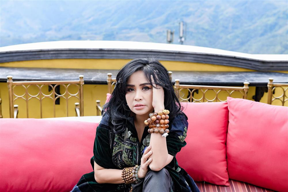 Diva Thanh Lam bi che dung phu kien kem sang