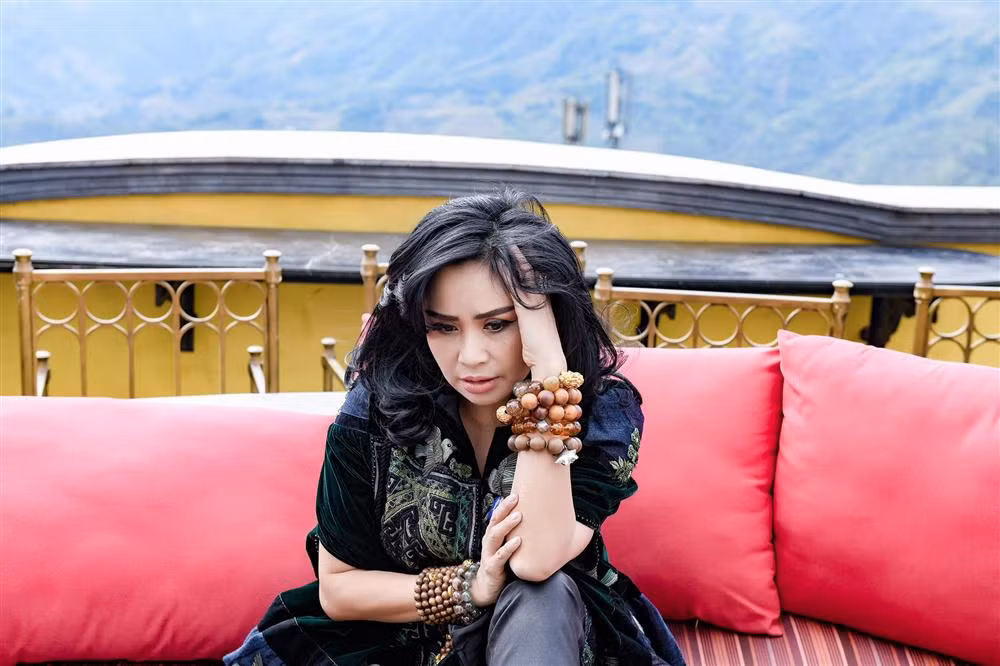 Diva Thanh Lam bi che dung phu kien kem sang-Hinh-2