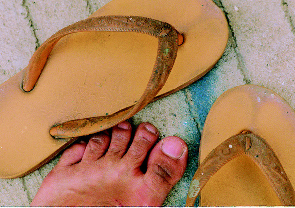 Lịch sử của những đôi dép huyền thoại ở Việt Nam - Hình 9 Lich su cua nhung doi dep huyen thoai o Viet Nam-Hinh-9